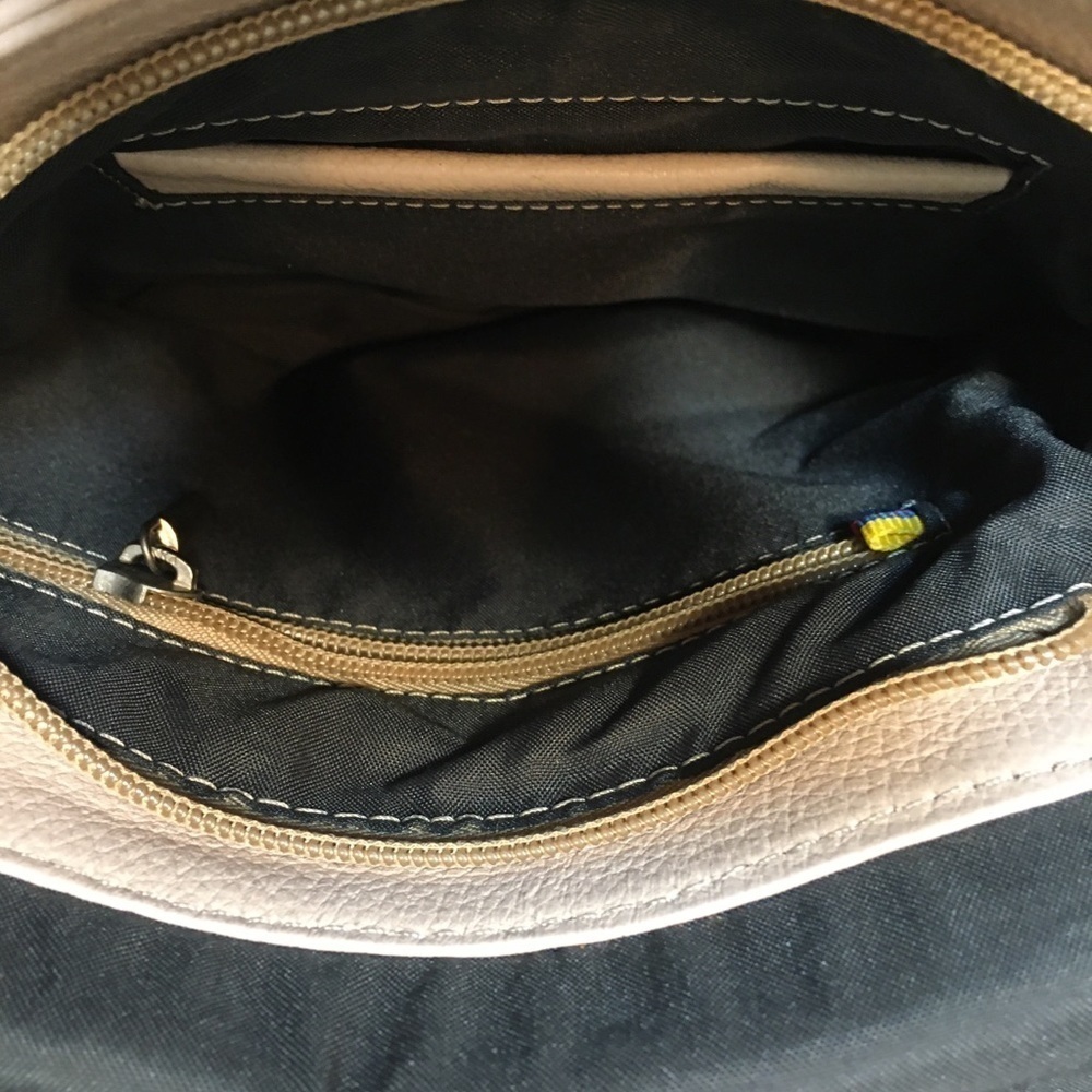 Unbranded basic crossbody - Picture 7 of 7